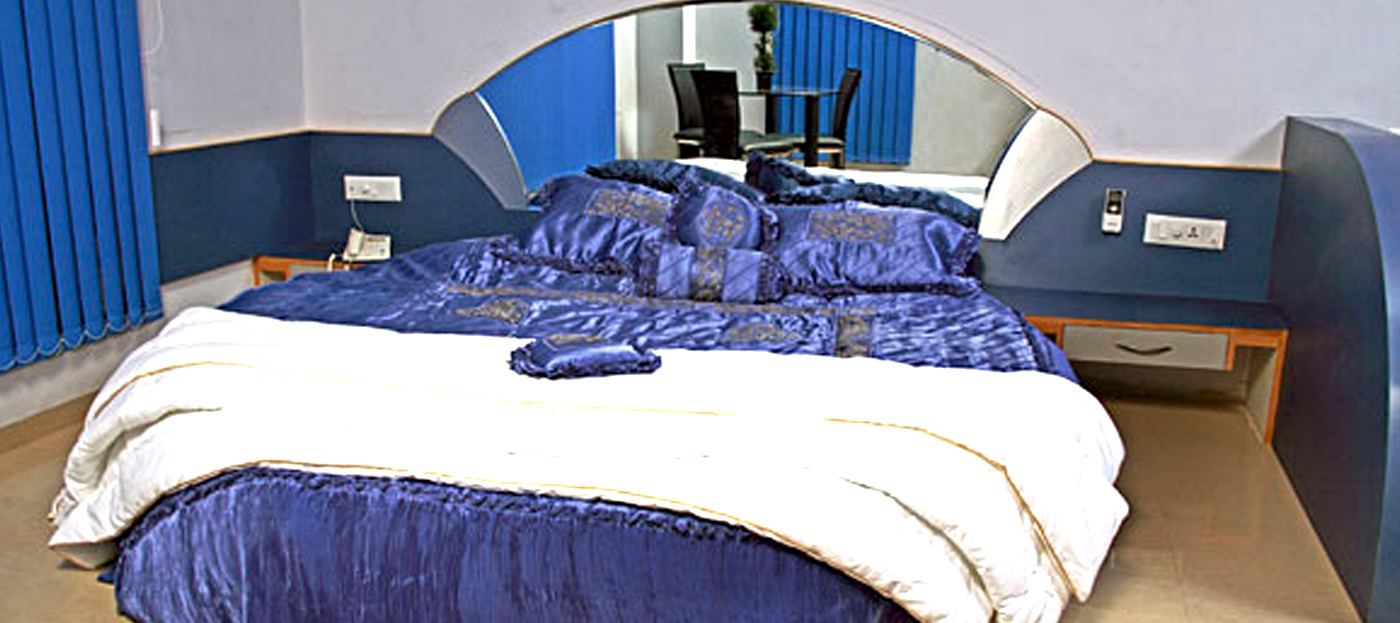 Spacious Twin Bed Room at 3 Star Hotels in Rajkot